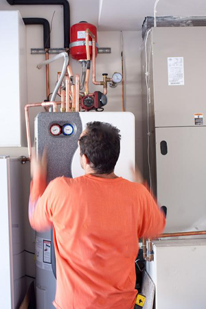 Sachse plumbing contractor installs a water heater component